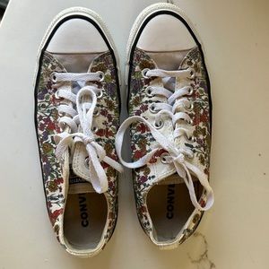 Converse All Star Wildflower Chuck Taylor Only Worn Twice